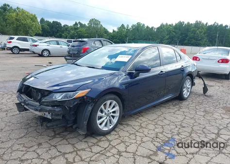 2021 Toyota Camry Le z USA, uszkodzony, nr VIN 4T1C11AKXMU603161